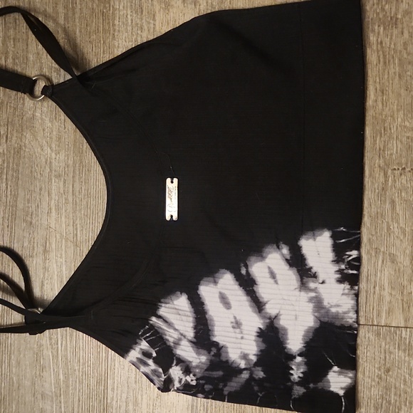 Bombshell Sportswear - Picture 3 of 4